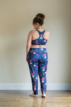 Tissu en ligne Québec jersey athlétique parfait pour des legging pour le yoga, le jogging, la course ou autre sport. Online fabric athletic knit perfect for legging to use for yoga or any sport.