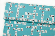 Tissu en ligne Québec jersey de coton lycra motif de Saint-Valentin avec mot de scrabble. Online fabric cotton spandex jersey knit with scrabble print.