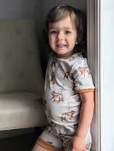 Tissu en ligne jersey de coton lycra motif d'ours brun. Online fabric cotton jersey knit with bear.