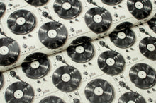 Tissu en ligne Québec similicuir, faux cuir, cuirette avec motif de tourne disque et vinyle. Online fabric leather with record player.