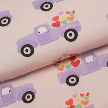 Tissu en ligne Québec jersey de coton lycra motif de camion et de coeur parfait pour la Saint-Valentin. Online fabric cotton spandex jersey knit with pick-up and heart.