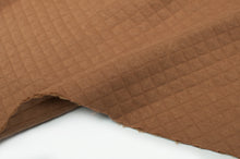Tissu en ligne matelassé de coton couleur uni. Online fabric diamond quilted cotton solid color.