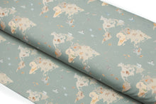 Tissu en ligne Québec jersey de coton lycra motif d'animaux sur la carte du monde. Online fabric store cotton spandex jersey fabric from family frabics with animal on a world map.