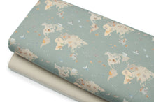 Tissu en ligne Québec jersey de coton lycra motif d'animaux sur la carte du monde. Online fabric store cotton spandex jersey fabric from family frabics with animal on a world map.