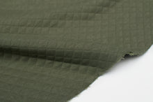 Tissu en ligne matelassé de coton couleur uni. Online fabric diamond quilted cotton solid color.