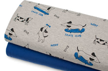 Tissu en ligne Québec jersey de coton lycra motif de chien saucisse qui font de la planche à roulettes. Oneline fabric store cotton spandex jersey knit with teckel dog doing skateboard.