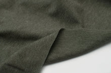 Tissu en ligne Québec jersey de coton spandex couleur kaki chiné. Online fabric cotton spandex jersey knit heather kaki solid color.