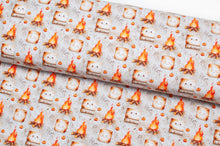 Tissu en ligne Québec jersey de coton lycra motif de camping smores. Online fabric store cotton spandex jersey knit with camping and smores print.