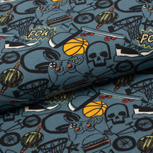 Tissu en ligne Québec jersey de coton lycra motif de garçon adolescent avec skate et jeux vidéo. Online fabric cotton spandex jersey knit with teen design.