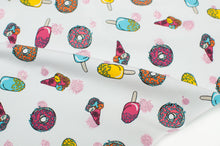 Tissu en ligne jersey de coton lycra brillant avec motifs de sucreries d'été popsicle, crème glacé et beigne. Online fabric cotton spandex glitter jersey knit with popsicle, ice cream and donut.
