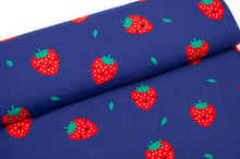 Tissu en ligne Québec coton ouaté mince coton lycra avec motif de fraises. Online fabric shop sweat cotton spandex jersey knit with strawberries.