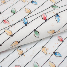 Tissu en ligne Québec mousseline de bambou coton avec motif de Noël. Online fabric bamboo cotton double gauze muslin with christmas design.