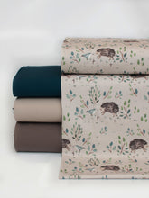 Tissu en ligne jersey de coton lycra motif de hérisson. Online fabric cotton jersey knit with hedgehog.