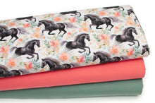 Tissu en ligne Québec jersey de coton lycra motif de cheval noir et de fleurs. Online Canadian fabric store cotton spandex jersey knit with horse and flowers.