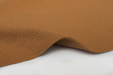 Tissu en ligne jersey gaufré couleur caramel. Online fabric caramel waffle knit.