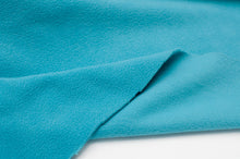 Tissu en ligne polar bleu pâle.