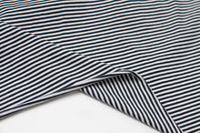 Tissu en ligne Québec, jersey de coton lycra motif de rayure noir et blanc. Online fabric store cotton spandex jersey knit with black and white stripe.