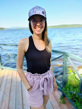 Casquette Flexfit Québec avec motif de fleurs. Floral cap.