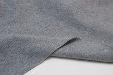Tissu en ligne polar gris.
