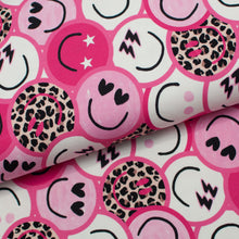 Tissu en ligne Québec jersey de coton lycra motif de bonhomme sourire avec léopard. Online fabric shop cotton spandex jersey knit with happy face.
