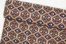 Tissu en ligne Québec jersey de coton lycra motif aztèque bohème. Online fabric cotton spandex jersey knit with aztec boho design.