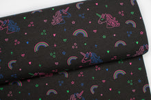 Tissu en ligne Québec jersey de coton lycra motif de licorne et d'arc-en-ciel. Online fabric cotton spandex jersey knit with unicorn and rainbow.