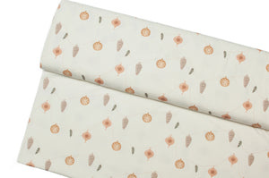Tissu en ligne Québec jersey de coton lycra motif de boules de Noël. Online fabric cotton spandex jersey knit with christmas ornament.