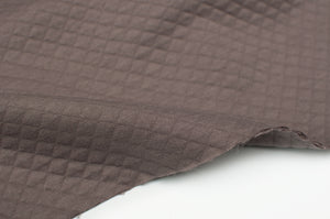 Tissu en ligne matelassé de coton couleur uni. Online fabric diamond quilted cotton solid color.