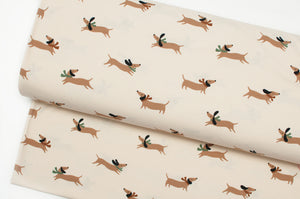 Tissu en ligne Québec jersey de coton lycra motif de chien saucisse teckel. Online fabric cotton spandex jersey knit with dachshund wiener dog.