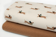 Tissu en ligne Québec jersey de coton lycra motif de chien saucisse teckel. Online fabric cotton spandex jersey knit with dachshund wiener dog.