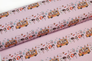 Tissu en ligne Québec jersey de coton lycra motif d'école avec autobus scolaire. Online Canadian fabric shop cotton spandex jersey knit with school bus.