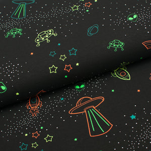 Tissu en ligne Québec jersey de coton lycra motif de vaisseau spatial alien néon. Online fabric cotton spandex jersey knit with spatial galaxy theme.