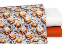 Tissu en ligne Québec jersey de coton lycra motif de camping smores. Online fabric store cotton spandex jersey knit with camping and smores print.