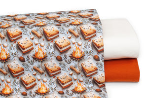 Tissu en ligne Québec jersey de coton lycra motif de camping smores. Online fabric store cotton spandex jersey knit with camping and smores print.