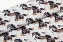 Tissu en ligne Québec french terry de coton spandex motif de cheval. Online fabric cotton spandex french terry knit with horse.