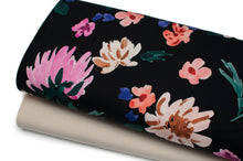 Tissu en ligne Québec french terry de coton lycra motif de grosses fleurs. Online Canadian fabric cotton spandex french terry with big flowers.