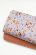 Tissu en ligne Québec french terry de coton lycra motif de fleurs vintage. Online fabric cotton spandex french terry knit with vintage flowers.