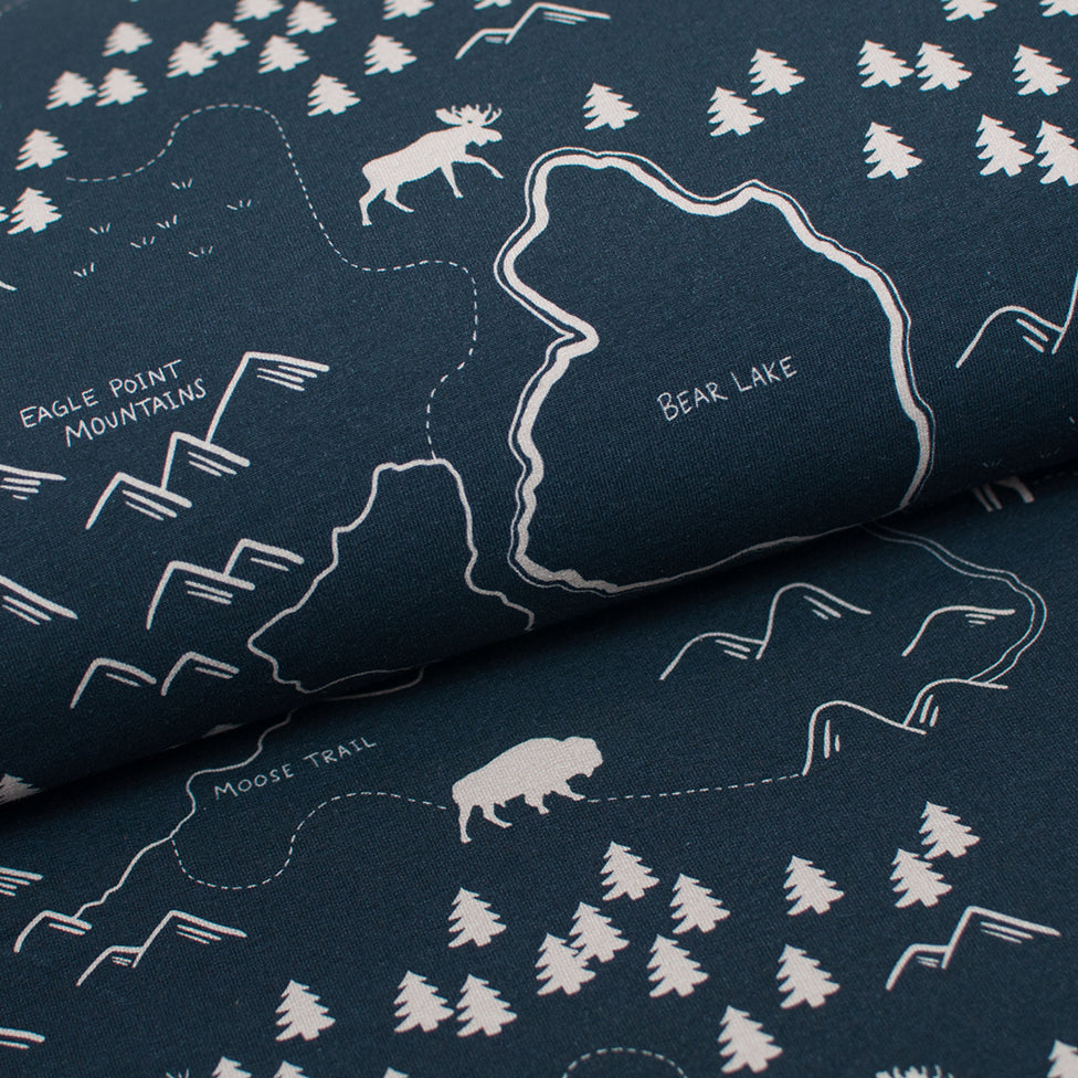 Tissu en ligne jersey de coton spandex motif de carte du monde, voyage, montagne, chevreuil. Online fabric cotton lycra jersey knit with world map, travel, deer, mountain.