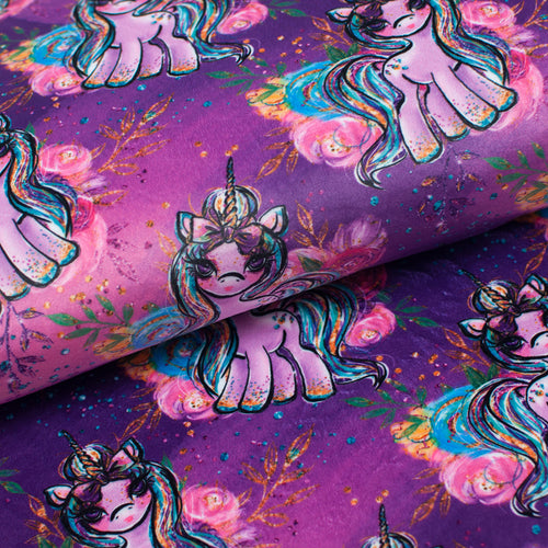 Tissu en ligne double side minky motif de licorne pouliche. Online fabric squish with unicorn.