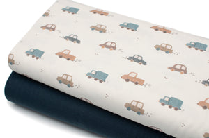 Tissu en ligne Québec jersey de coton lycra motif de petite voiture. Online fabric cotton spandex jersey knit with vehicles.