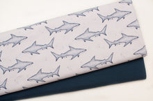 Tissu en ligne Québec jersey de coton lycra motif d'articles de requins. Online fabric cotton spandex jersey knit with shark.