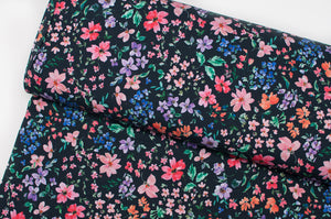 Tissu en ligne french terry de coton lycra motif de fleur. Online fabric cotton spandez french terry knit with flowers.