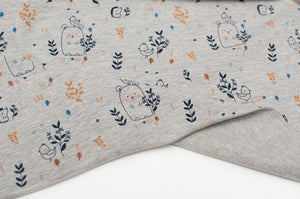 Tissu en ligne jersey de coton motif d'ours et d'oiseau. Online fabric cotton jersey knit with bear and bird.