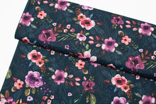 Tissu en ligne jersey athlétique motif de fleurs. Online fabric athletic knit with flowers.