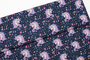 Tissu en ligne double brushed poly avec motif de licorne. Online fabric double brushed poly with unicorn.