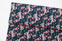 Tissu jersey de coton motif fleur. Floral jersey fabric