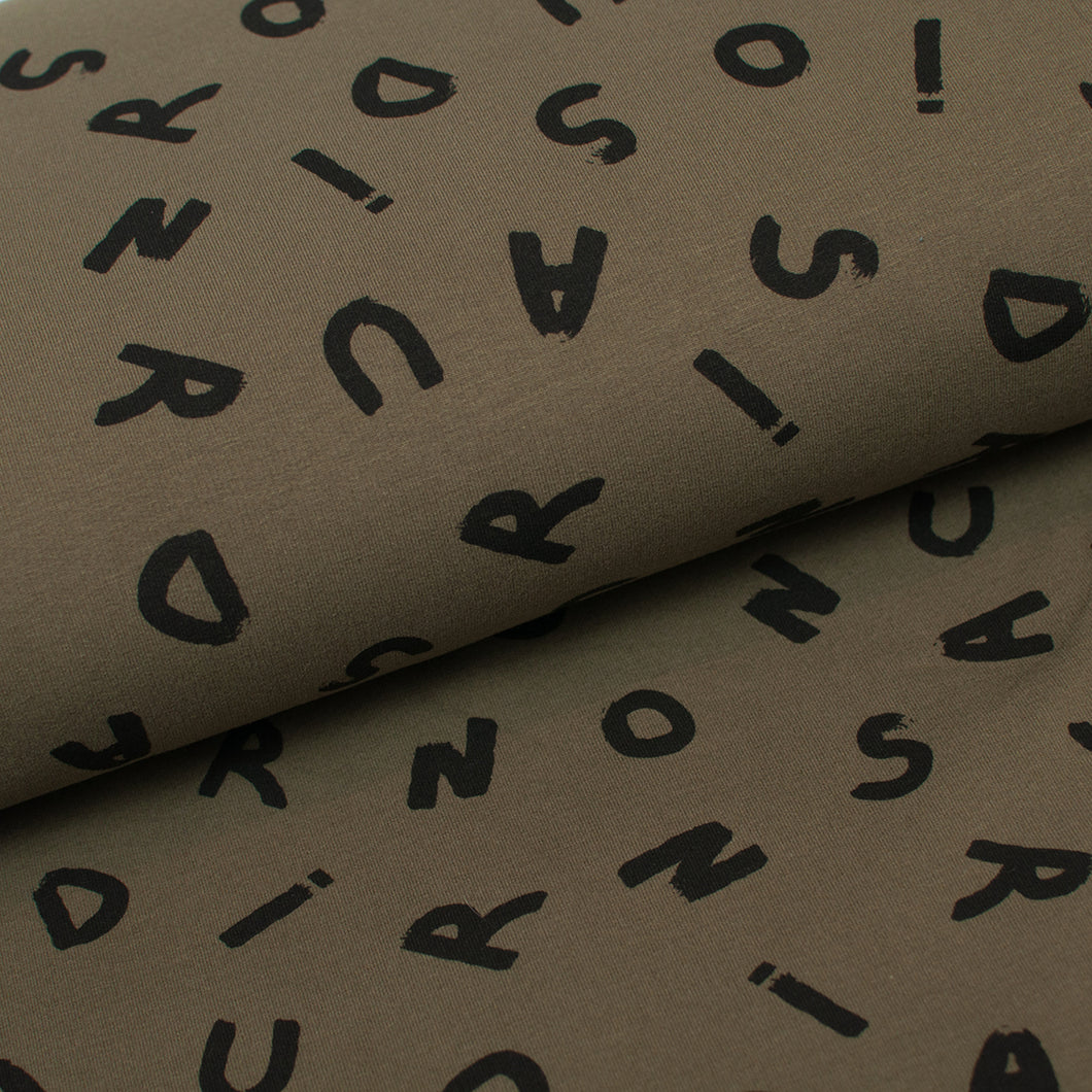 Tissu en ligne french terry brossé avec motif de lettre d'alphabet. Online fabric cotton sweat brushed french terry with alphabet.
