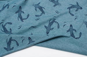 Tissu en ligne jersey de coton motifs de poisson. Online fabric cotton jersey knit with fish.
